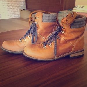 Comfortable hiking boots.